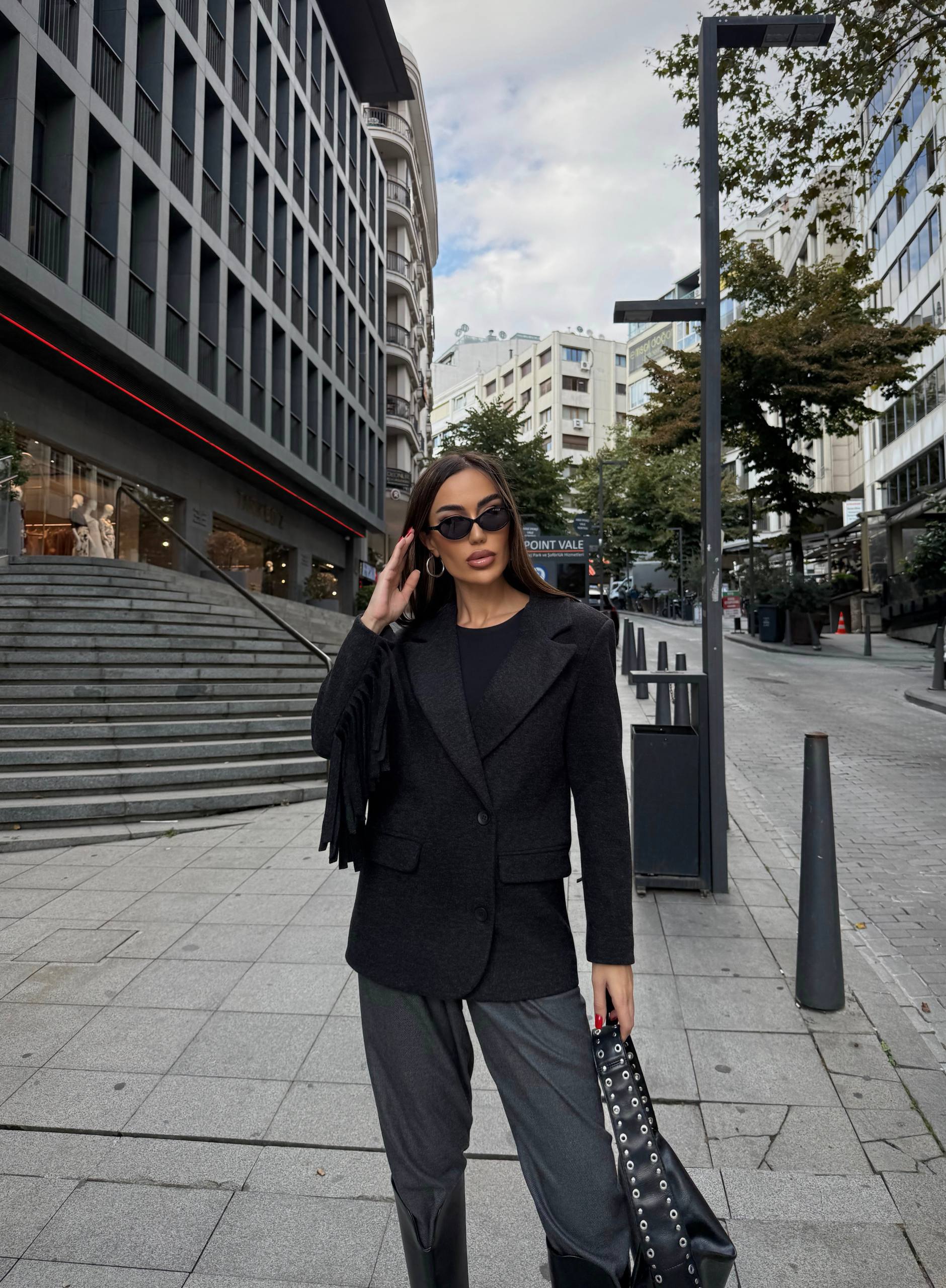 ქალის პიჯაკი-მანტო