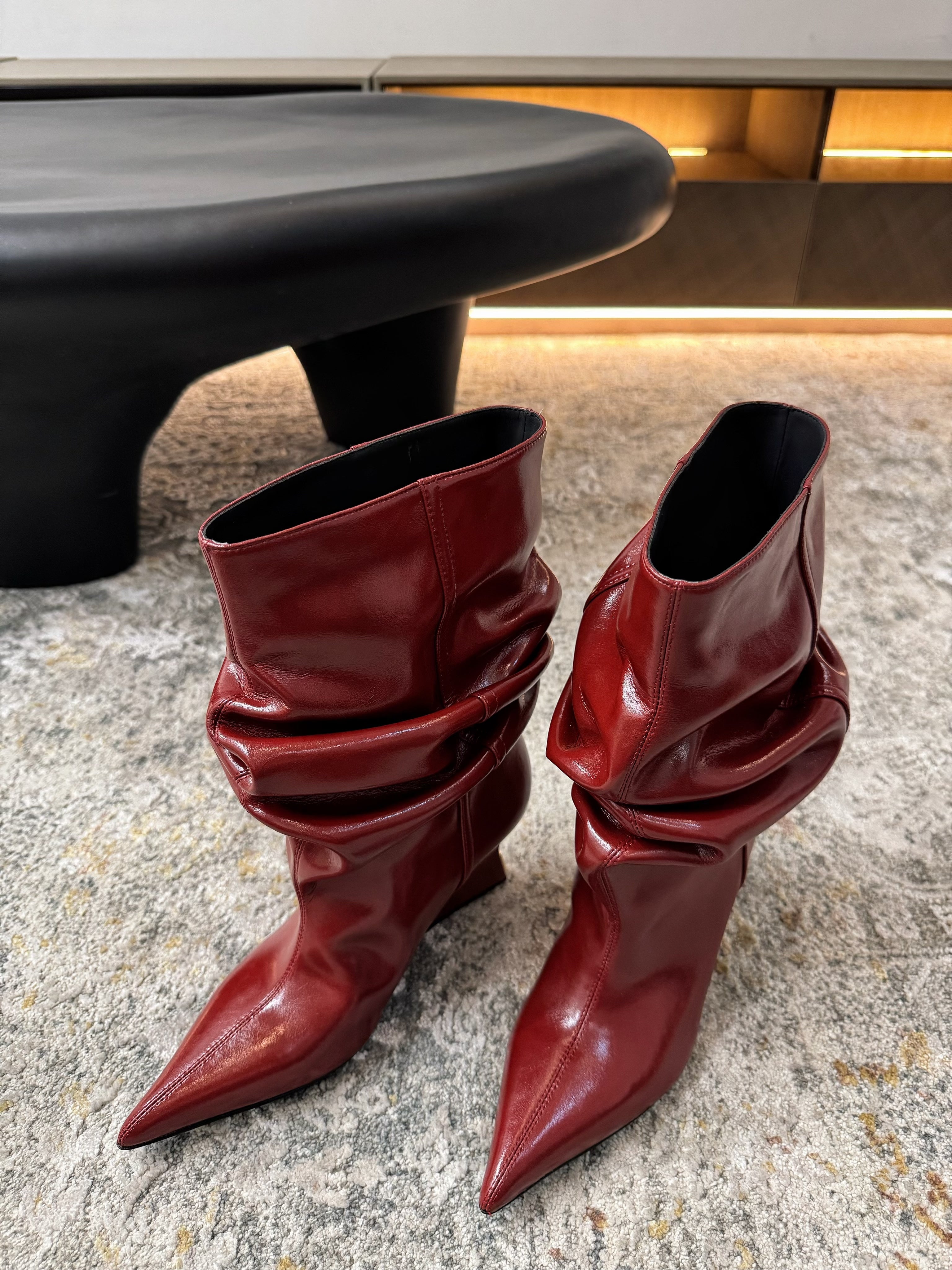 ქალის ჩექმა