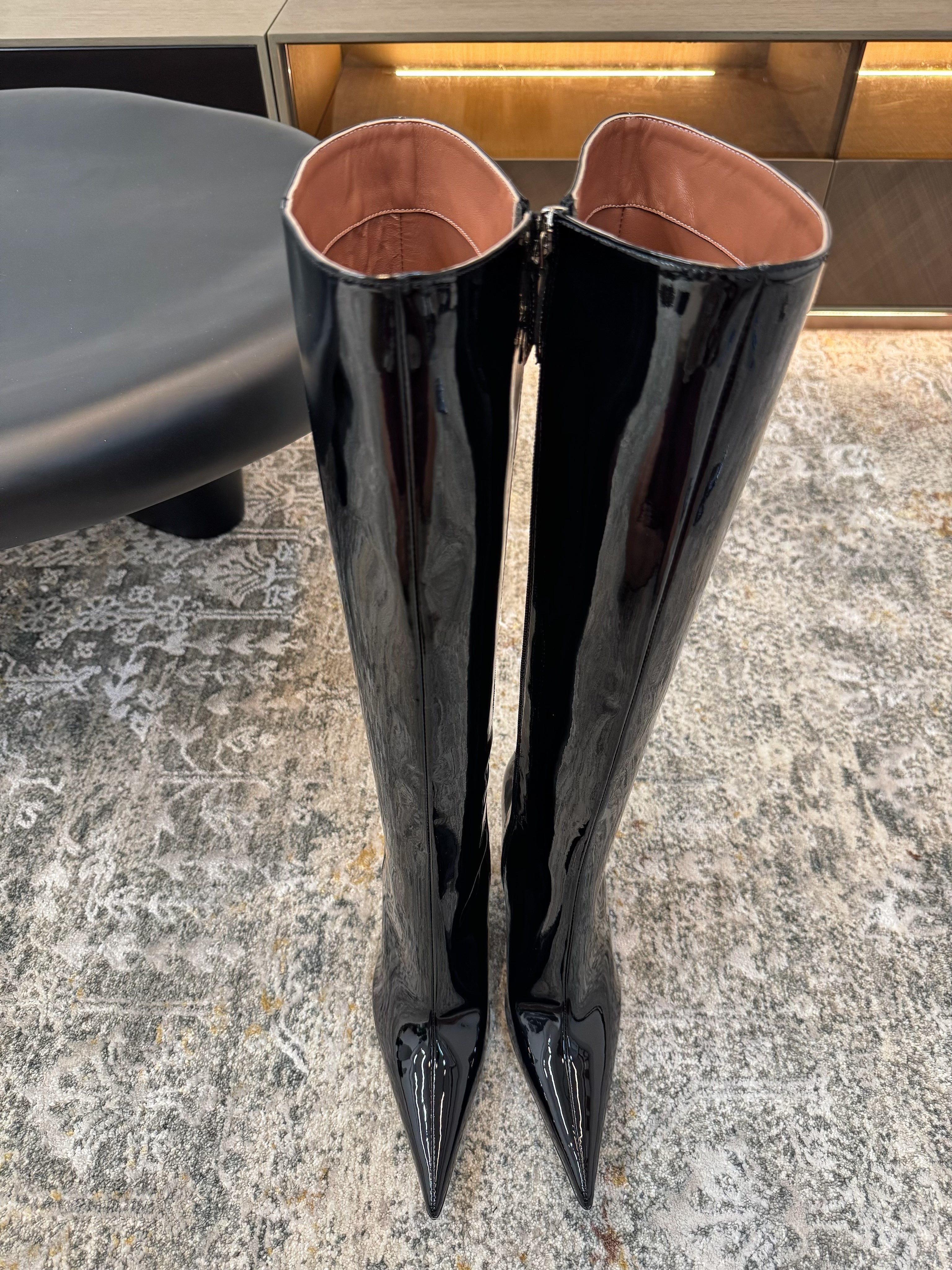 ქალის ჩექმა