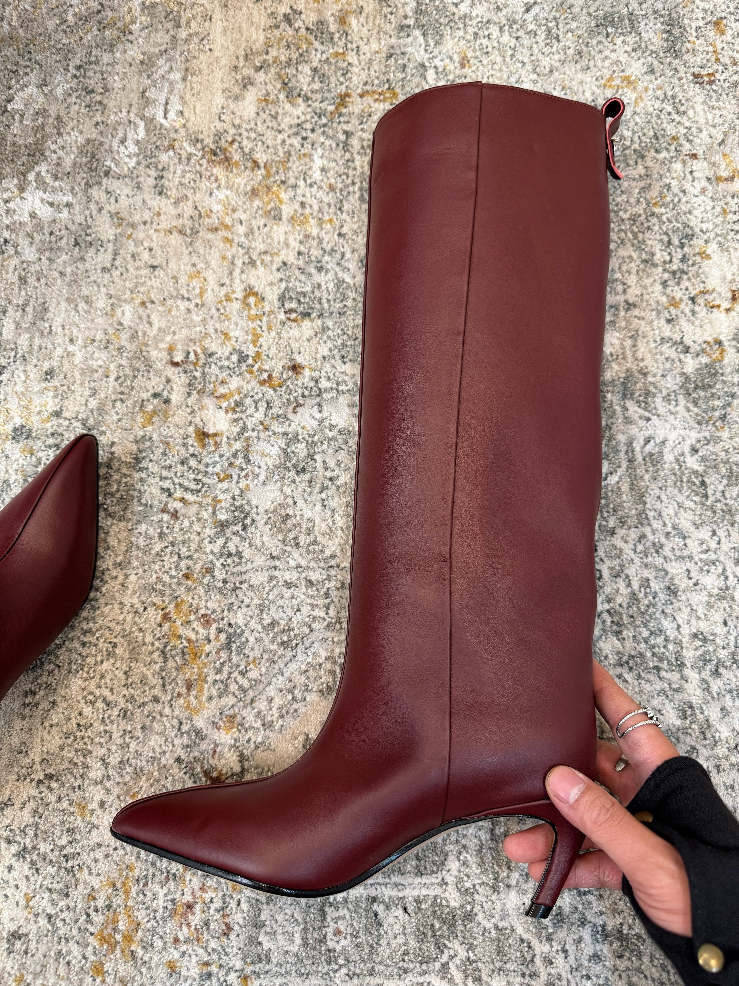 ქალის ჩექმა