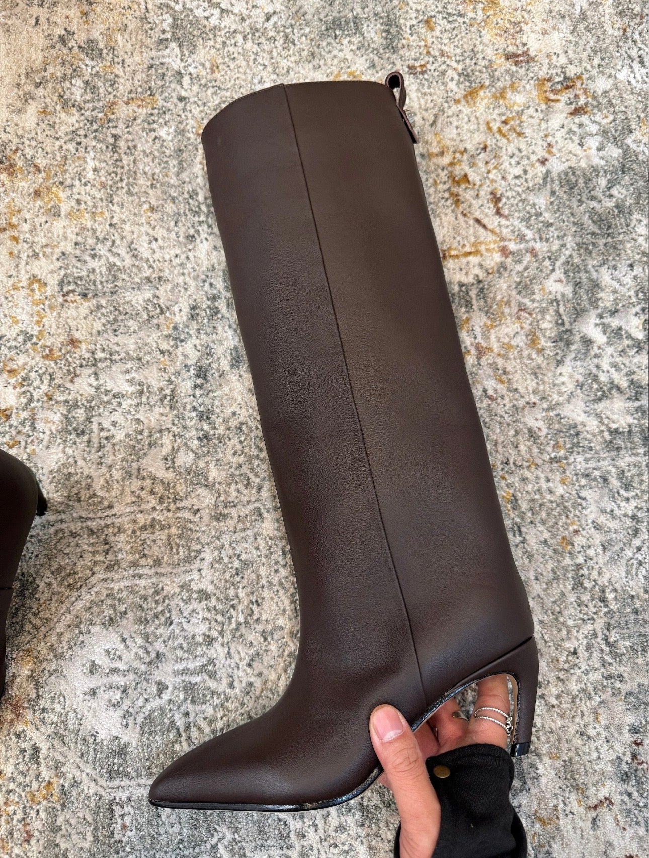 ქალის ტყავის ჩექმა