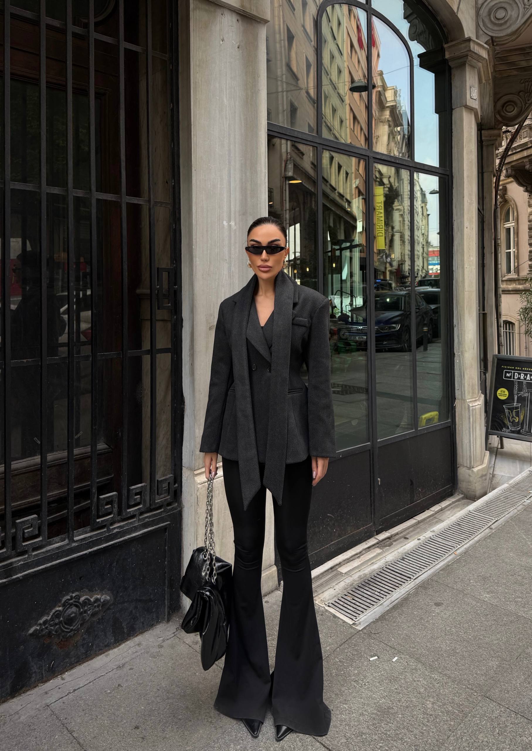 ქალის მანტო-პიჯაკი