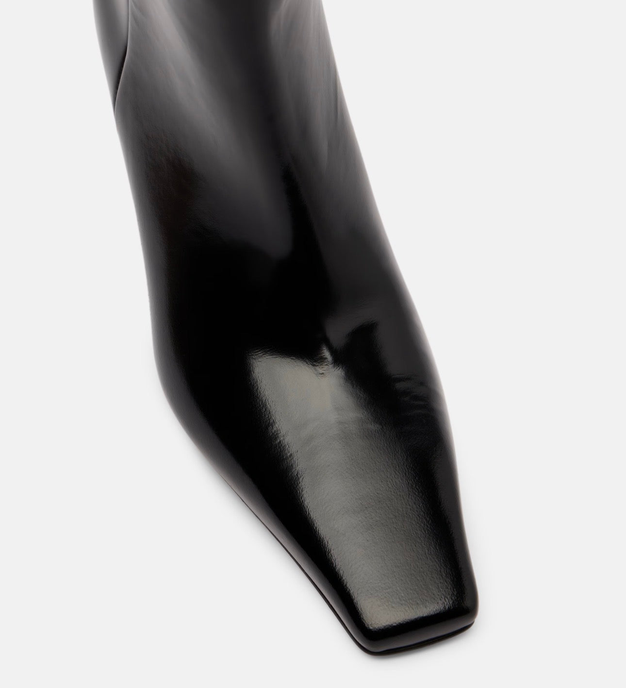 ქალის ჩექმა