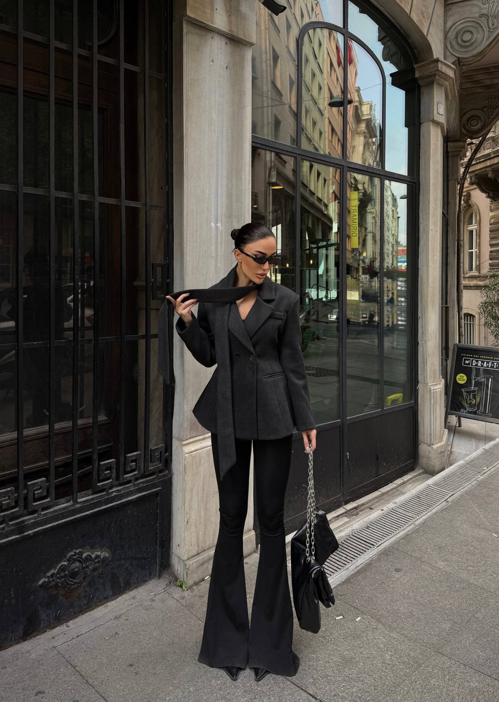 ქალის მანტო-პიჯაკი