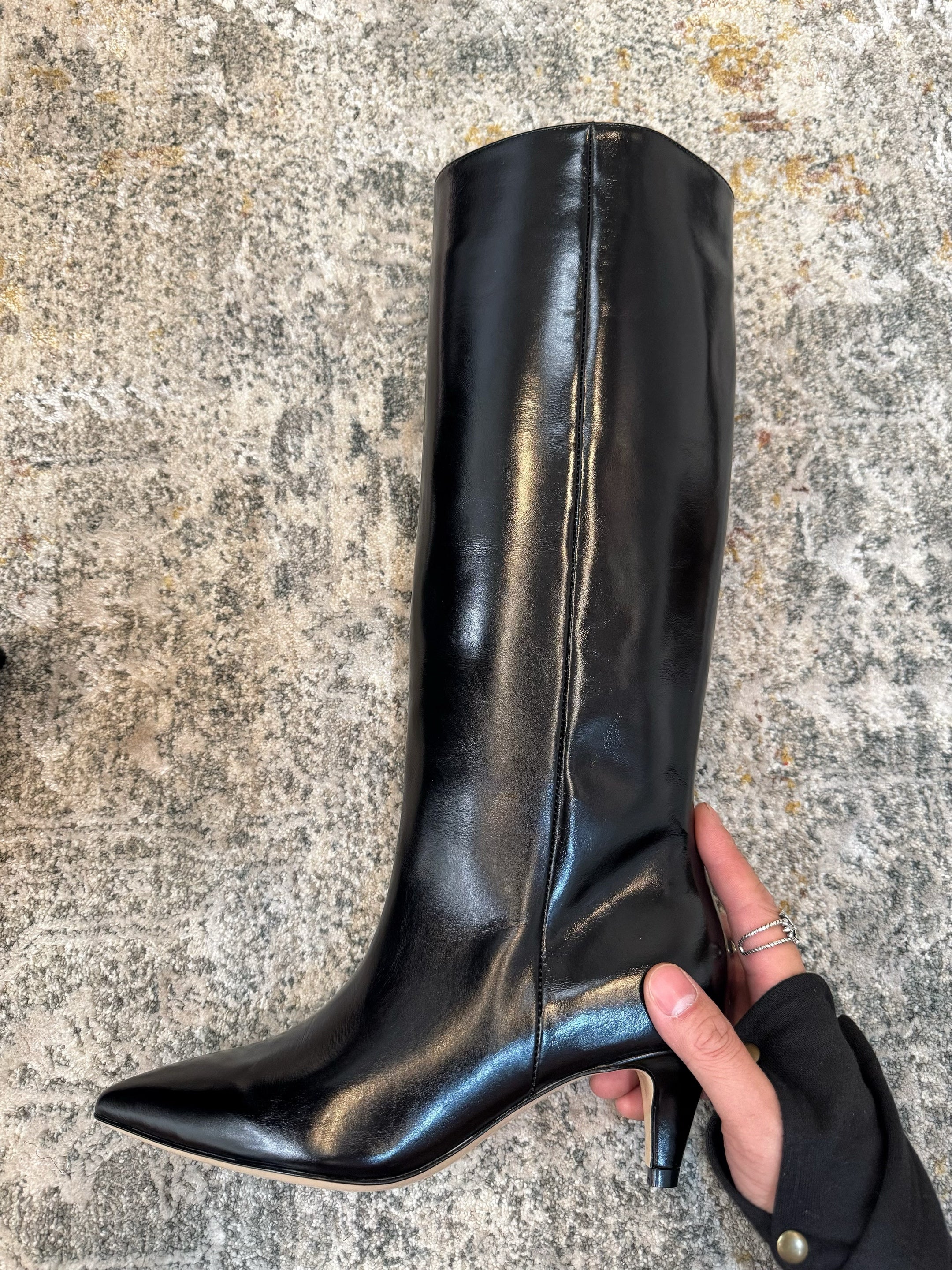 ქალის ჩექმა