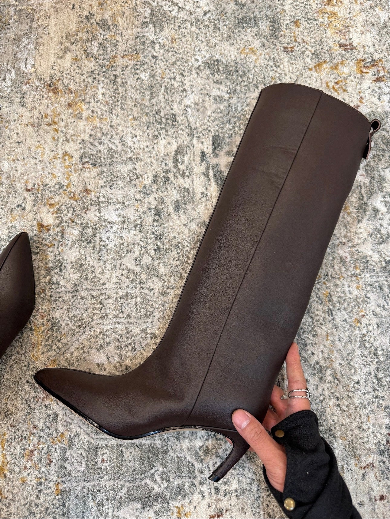 ქალის ტყავის ჩექმა