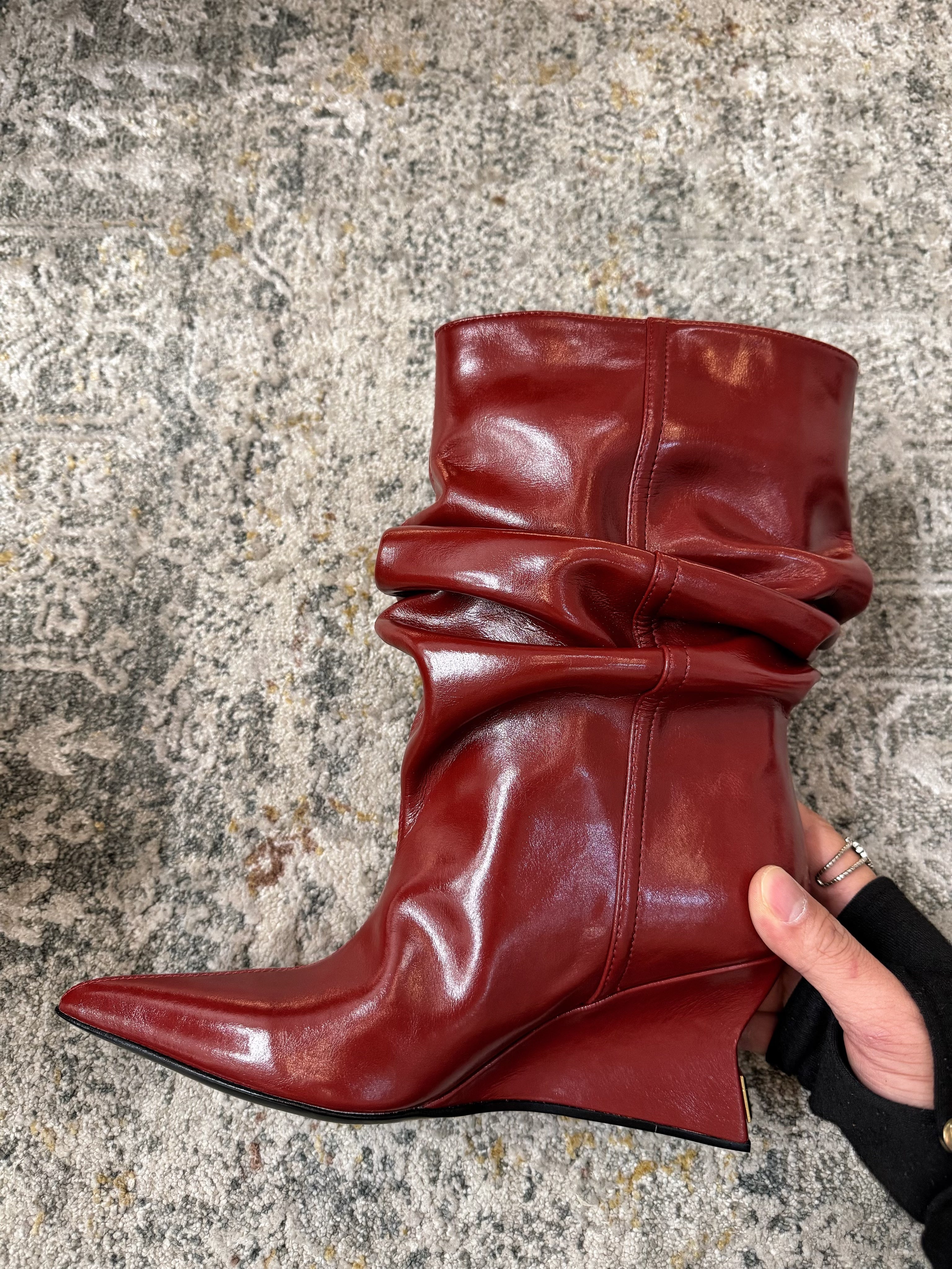 ქალის ჩექმა