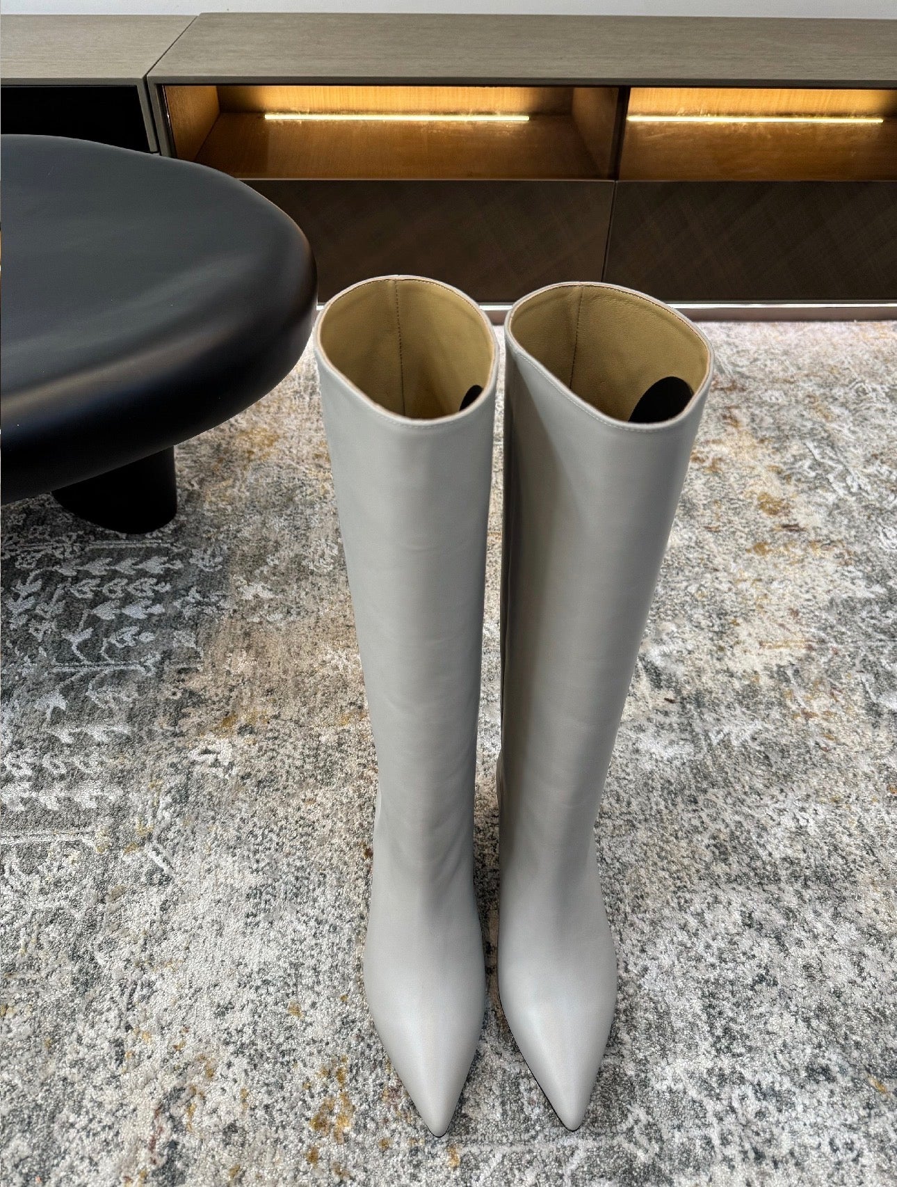 ქალის ტყავის ჩექმა