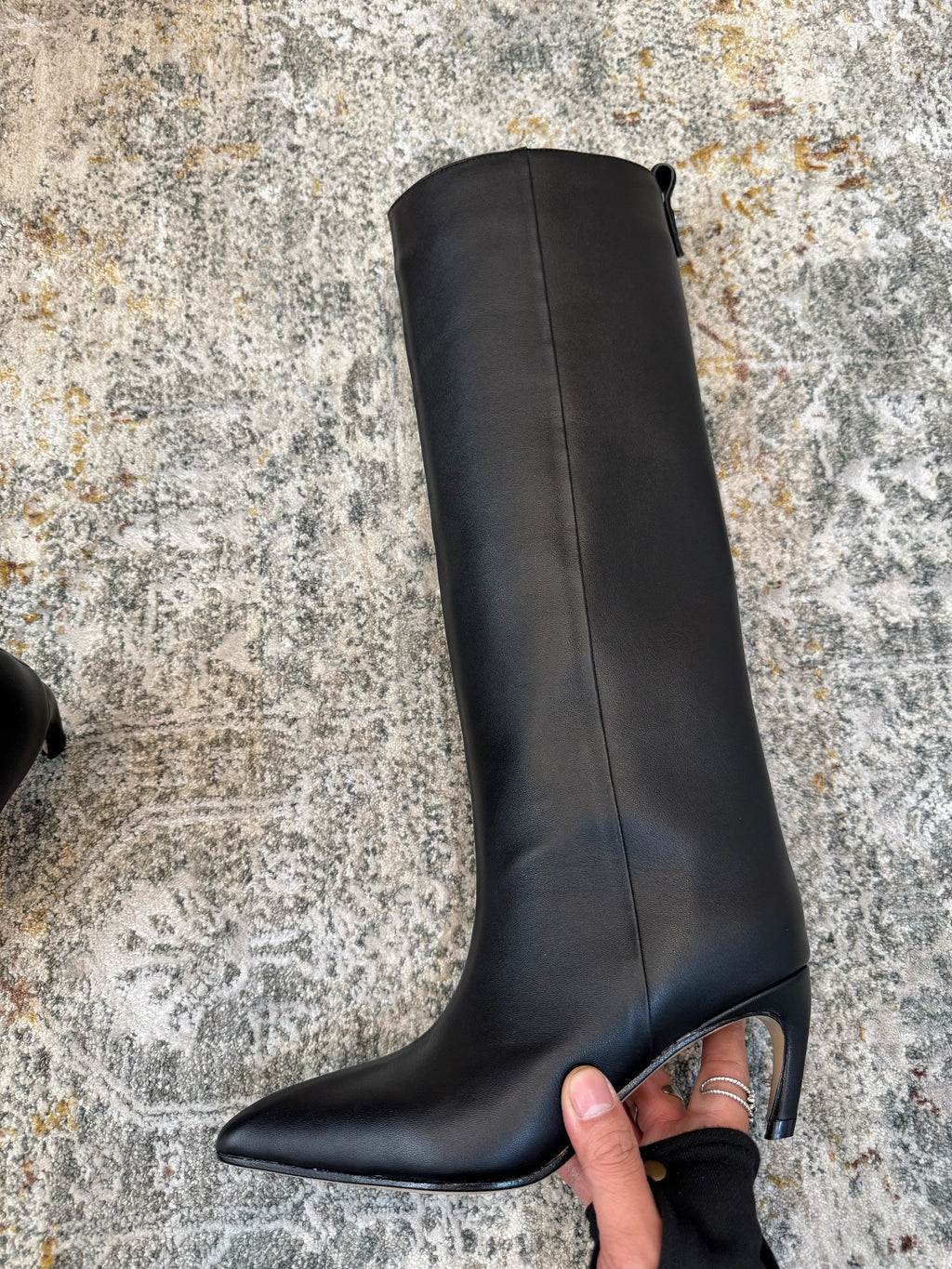 ქალის ჩექმა