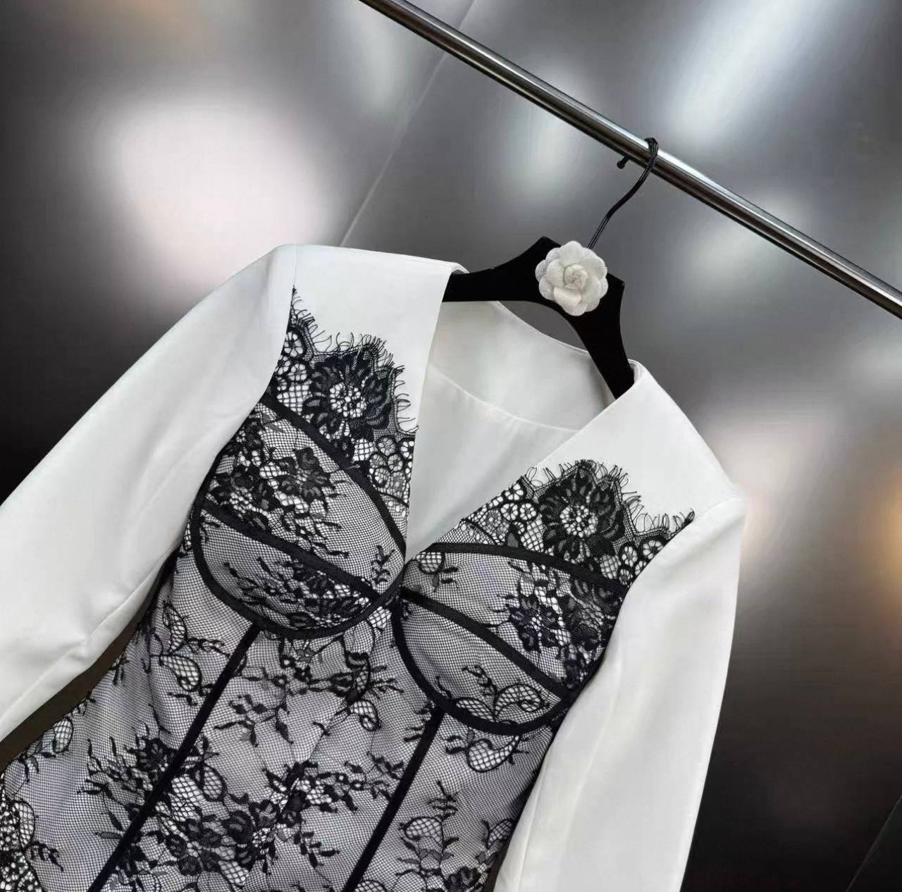 ქალის კაბა-პიჯაკი