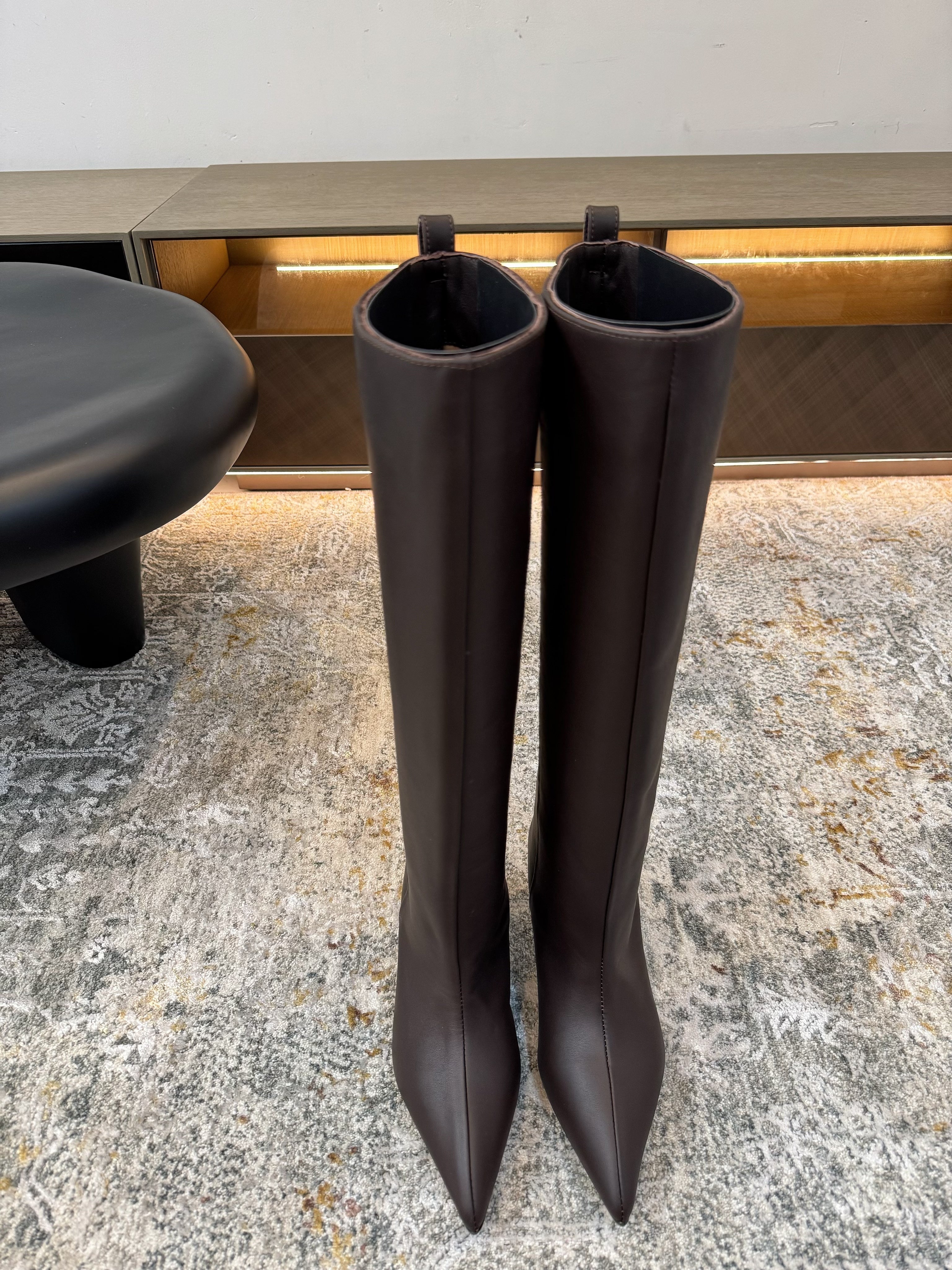 ქალის ჩექმა