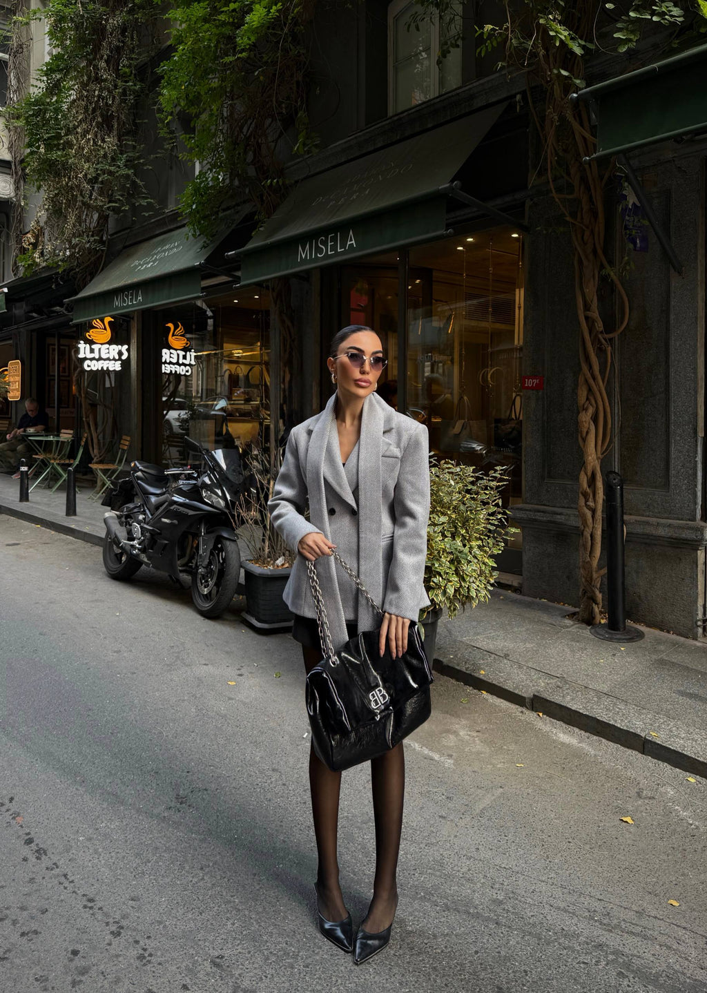 ქალის მანტო-პიჯაკი