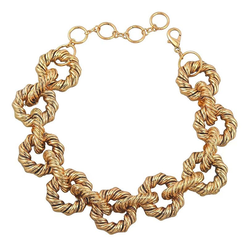 ქალის ყელსაბამი